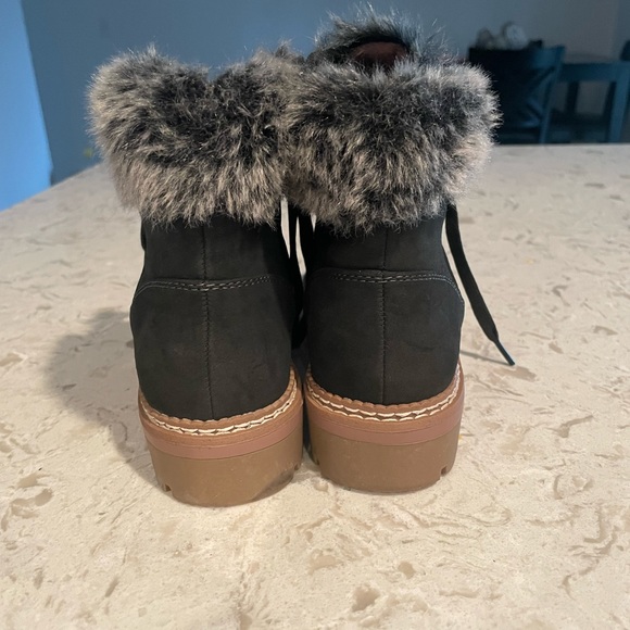 The Challenge Faux Fur Boots basically brand new - Picture 3 of 4